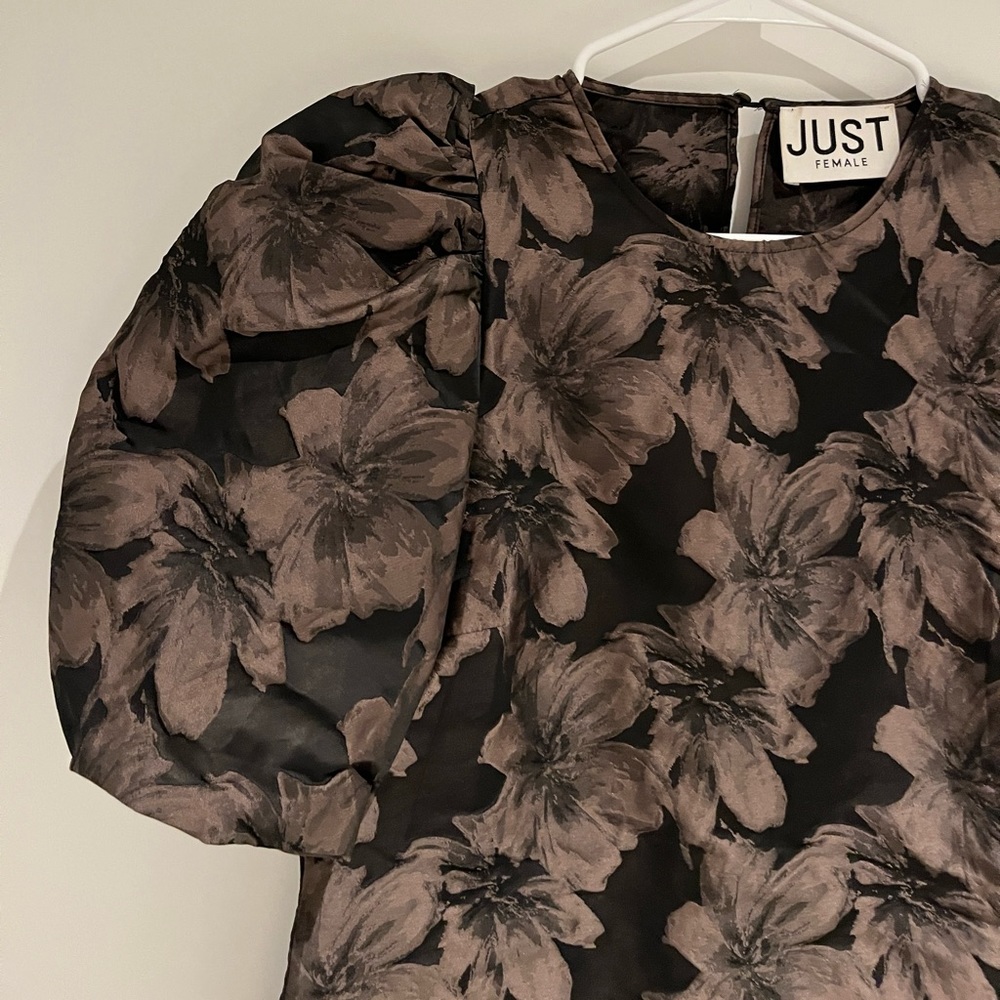 Just female – balloon sleeve, floral dress